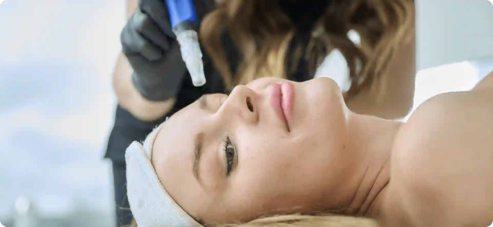 How Do Microneedles Trigger New Collagen and Elastin in Loose Skin Hamilton?